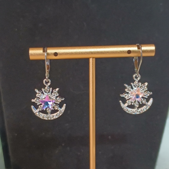 Lovely Rhinestone Charm Earrings So Pretty and Shimmering - Picture 5 of 15